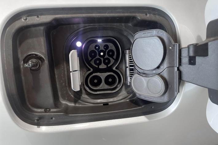 Hvid BMW i4 fra 2025