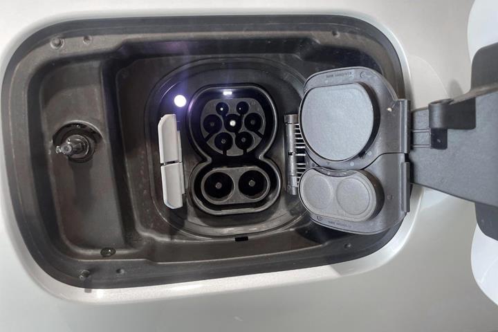 Hvid BMW i4 fra 2025