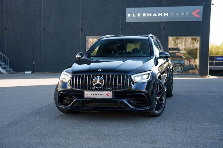 Sort Mercedes GLC63 fra 2019 set udefra