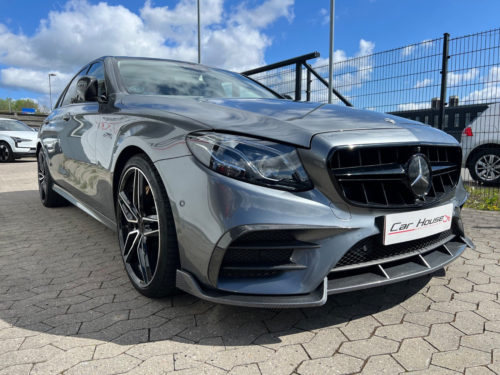 Grå Mercedes E350 fra 2017