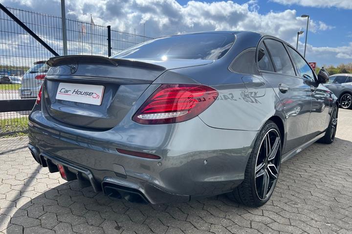 Grå Mercedes E350 fra 2017