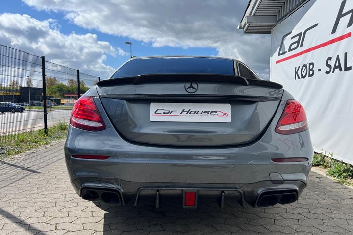 Grå Mercedes E350 fra 2017