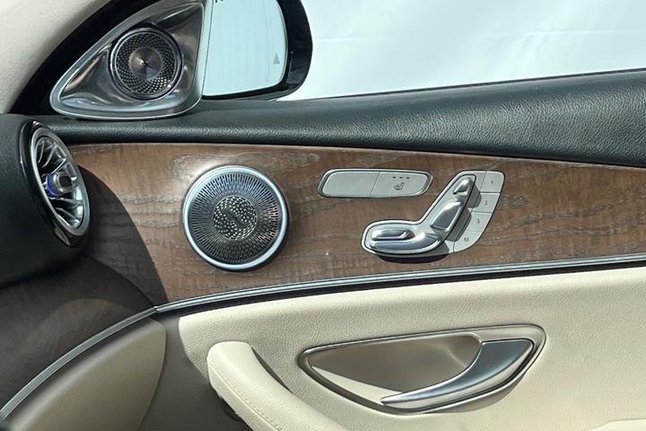 Grå Mercedes E350 fra 2017