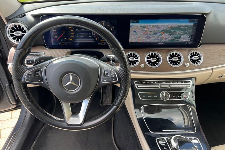 Grå Mercedes E350 fra 2017