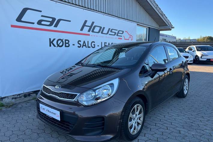 Brun Kia Rio fra 2016