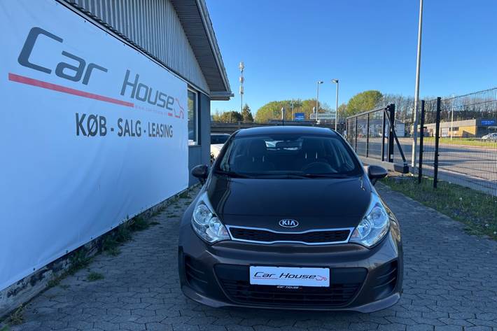 Brun Kia Rio fra 2016