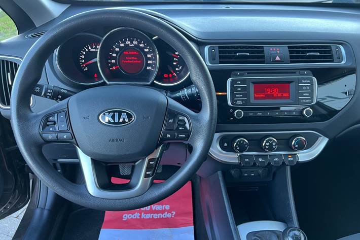 Brun Kia Rio fra 2016