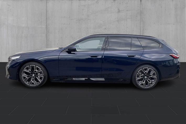Blå BMW i5 fra 2026