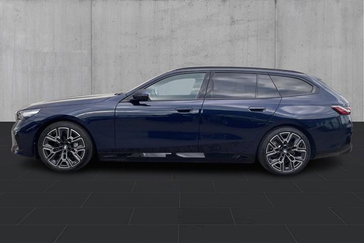 Blå BMW i5 fra 2026