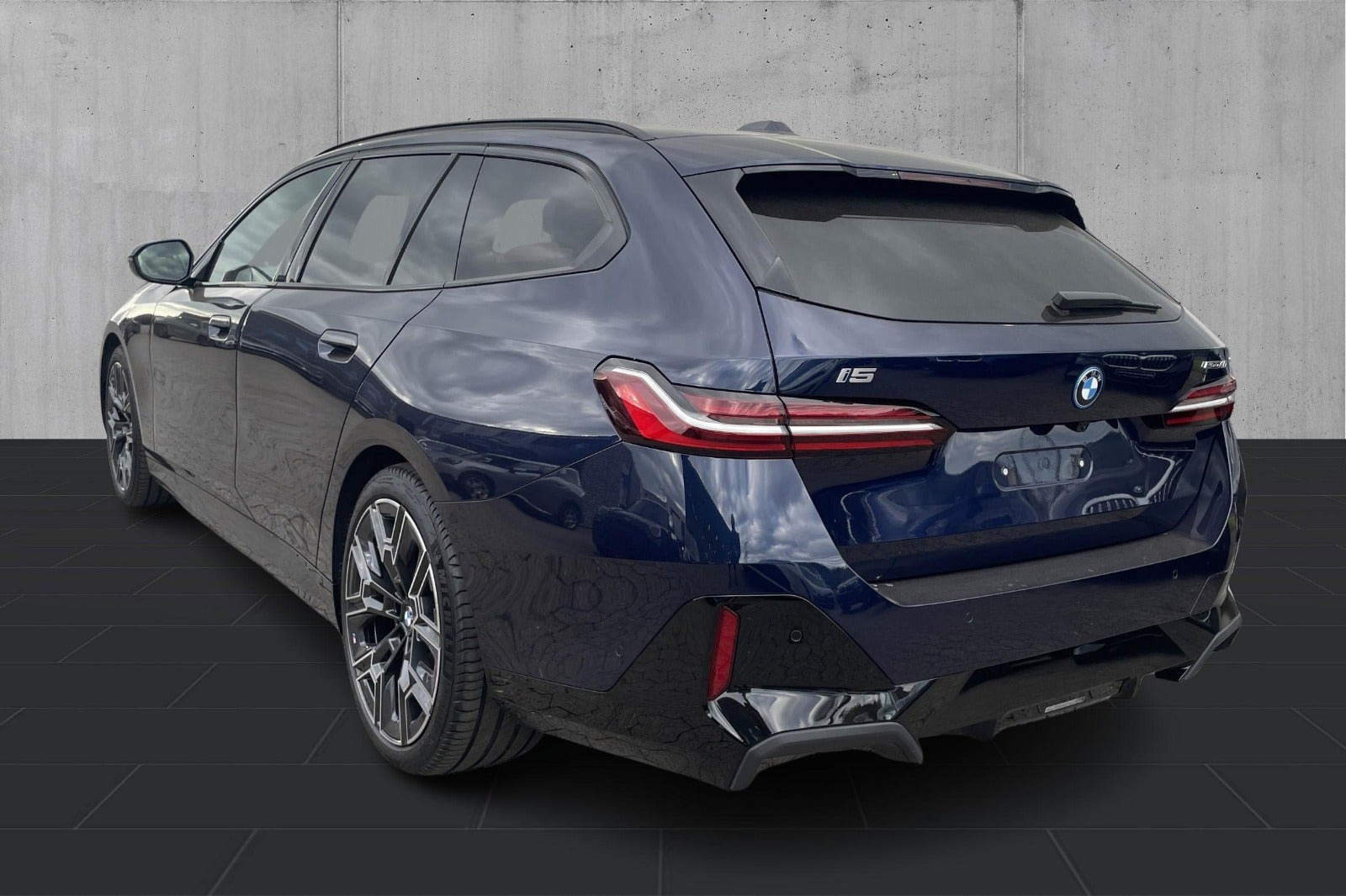 Blå BMW i5 fra 2026