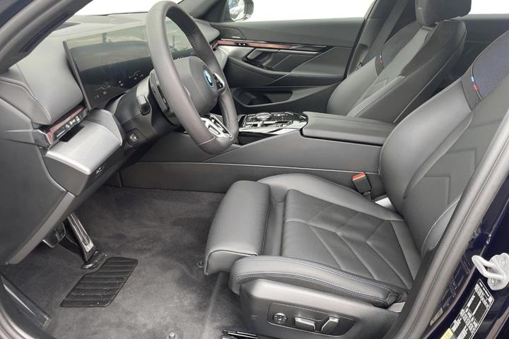 Blå BMW i5 fra 2026