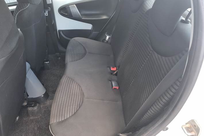 Hvid Peugeot 107 fra 2013