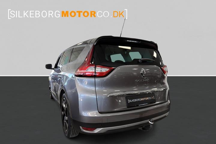 Grå Renault Grand Scenic IV fra 2018