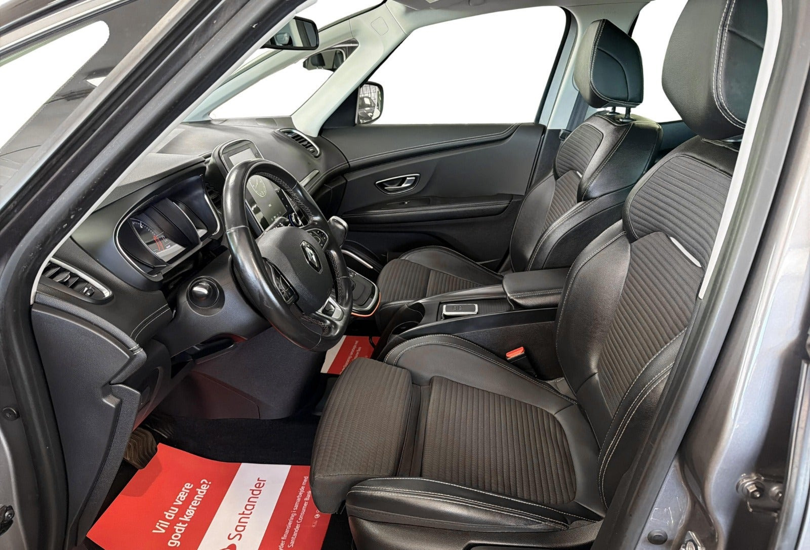 Grå Renault Grand Scenic IV fra 2018