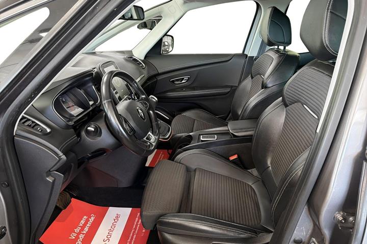 Grå Renault Grand Scenic IV fra 2018