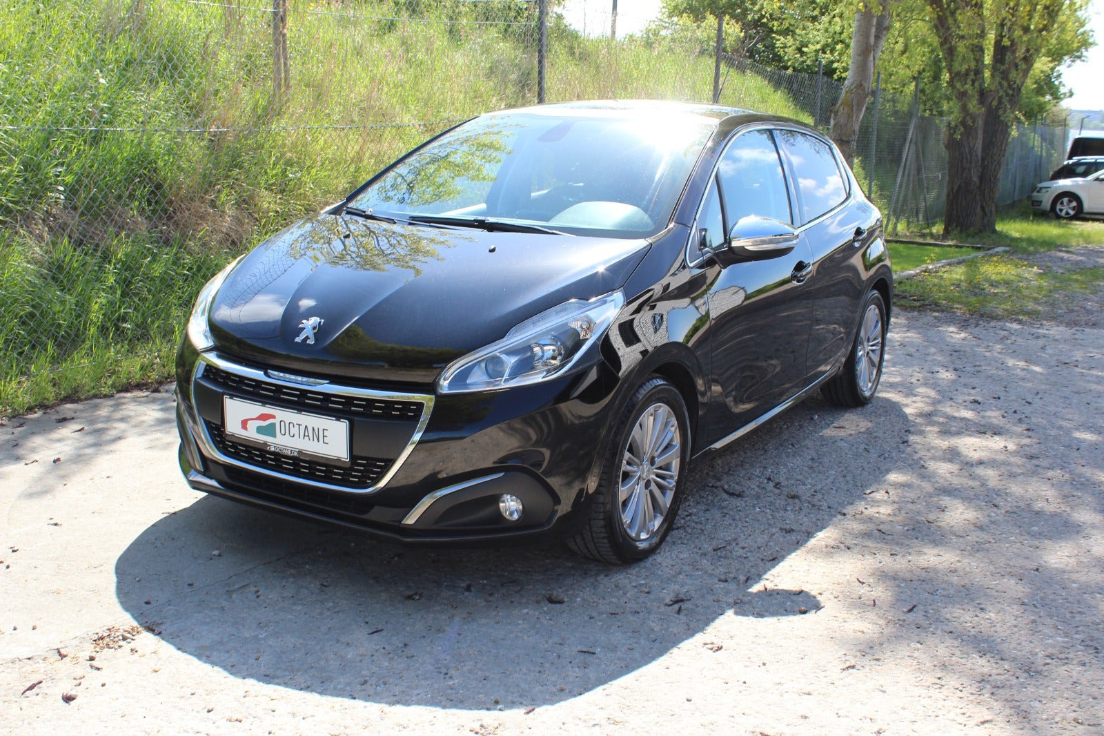 Sort Peugeot 208 fra 2019