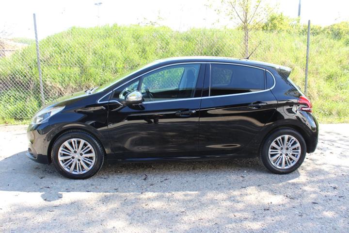 Sort Peugeot 208 fra 2019