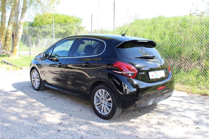 Sort Peugeot 208 fra 2019