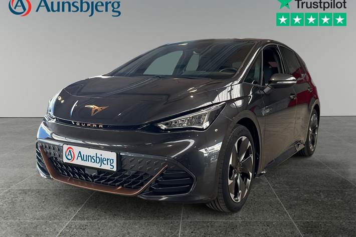 Grå Cupra Born fra 2023 set udefra