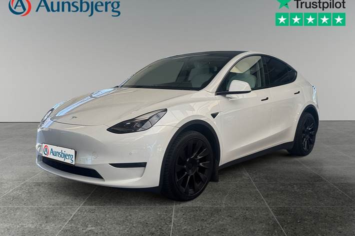 Hvid Tesla Model Y fra 2022