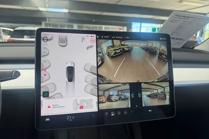 Hvid Tesla Model Y fra 2022