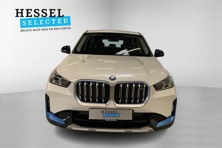 Hvid BMW iX1 fra 2023