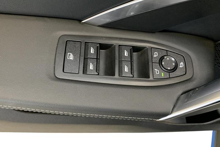 Hvid BMW iX1 fra 2023