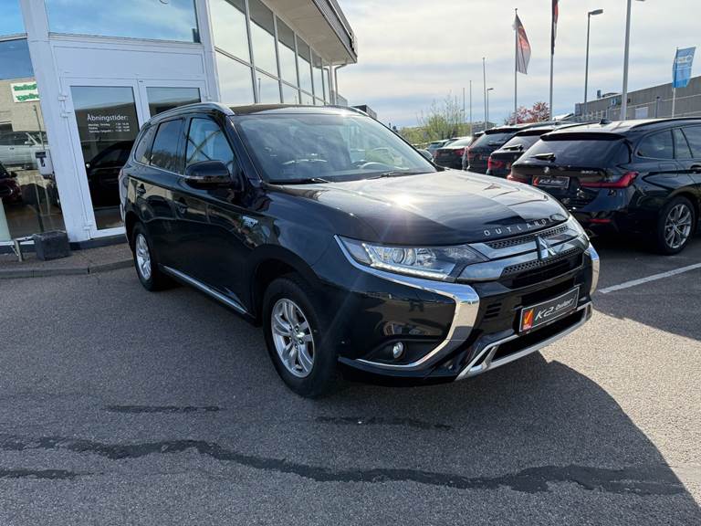 Mitsubishi Outlander 2,4 PHEV Intense CVT 4WD