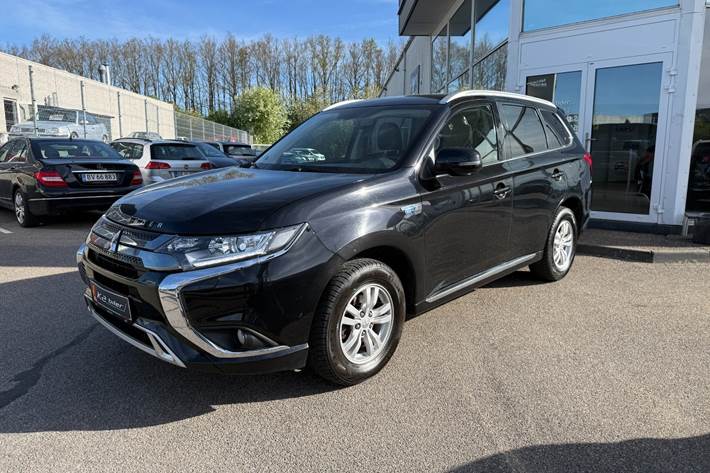 Sort Mitsubishi Outlander fra 2020