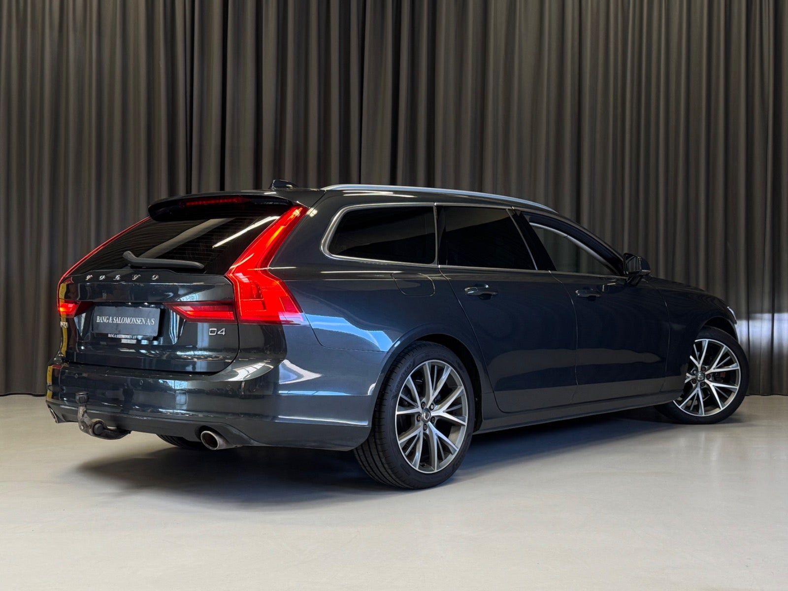 Grå Volvo V90 fra 2017
