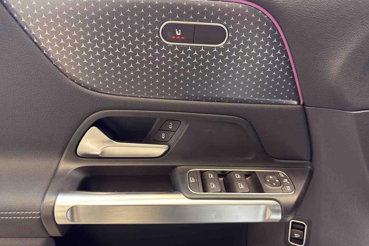 undefined Mercedes EQB300 fra 2024