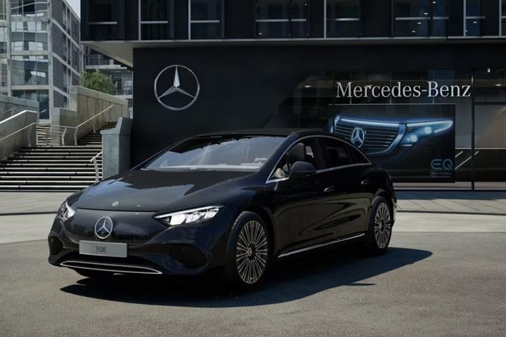 undefined Mercedes EQE300 fra 2025