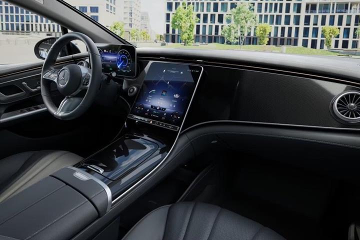 undefined Mercedes EQE300 fra 2025