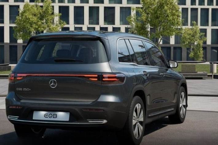 Grå Mercedes EQB250+ fra 2024
