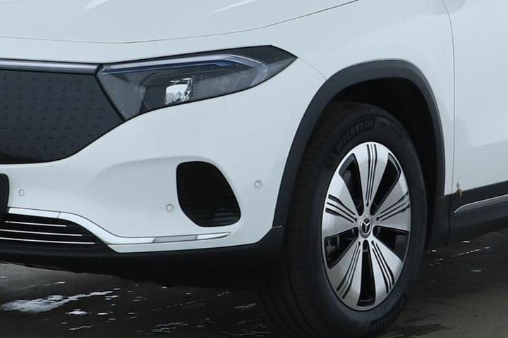 Hvid Mercedes EQA250 fra 2024