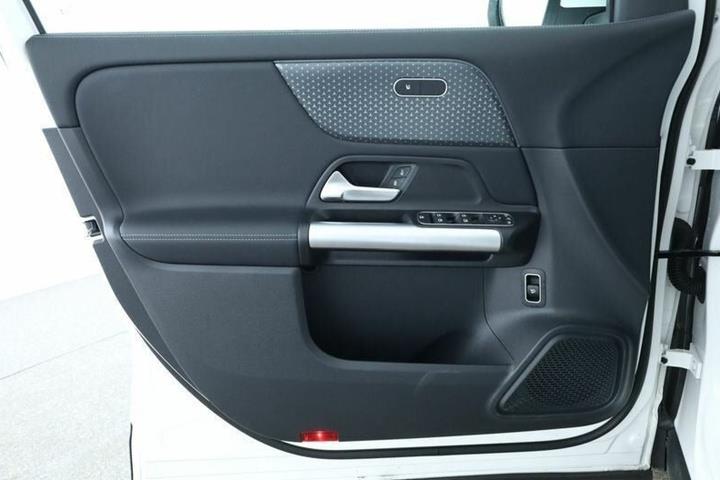 Hvid Mercedes EQA250 fra 2024