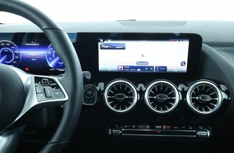 Hvid Mercedes EQA250 fra 2024
