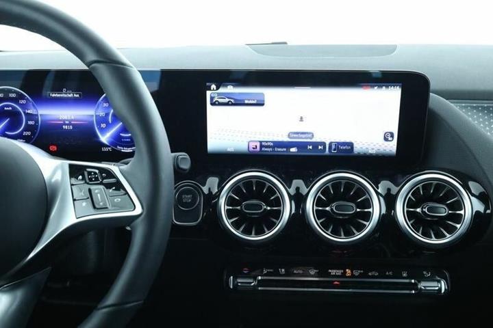 Hvid Mercedes EQA250 fra 2024
