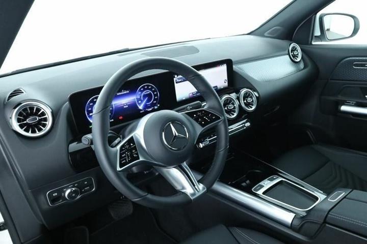 Hvid Mercedes EQA250 fra 2024