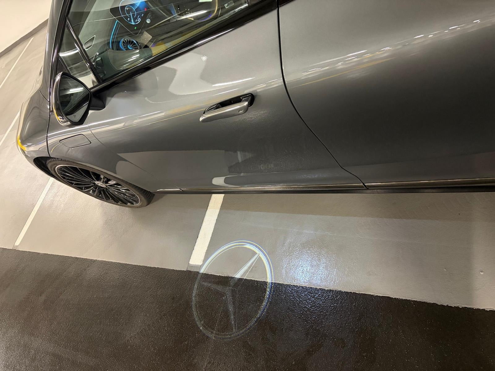 Grå Mercedes EQE300 fra 2025