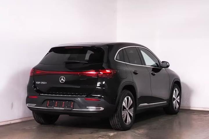 Grå Mercedes EQA250+ fra 2025