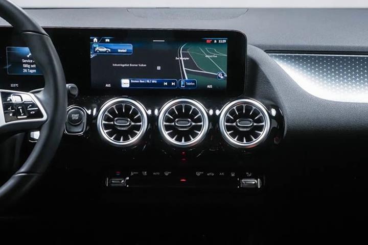 Grå Mercedes EQA250+ fra 2025