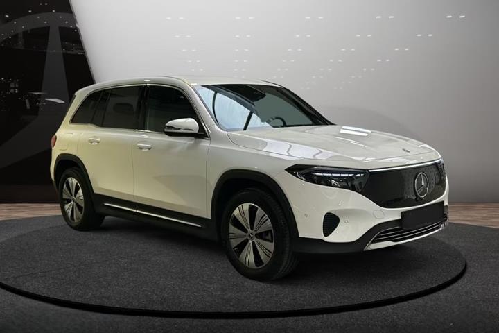 Gul Mercedes EQB250+ fra 2025