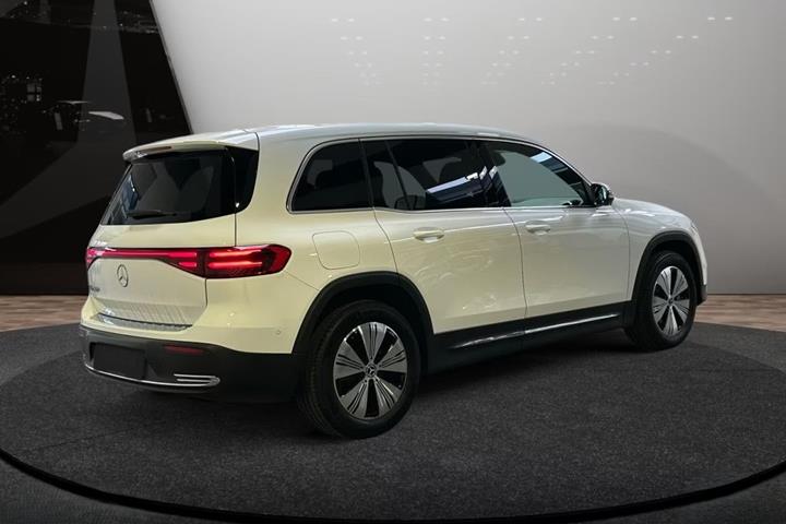 Gul Mercedes EQB250+ fra 2025