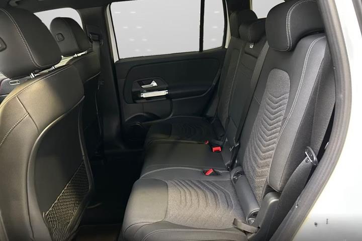 Gul Mercedes EQB250+ fra 2025
