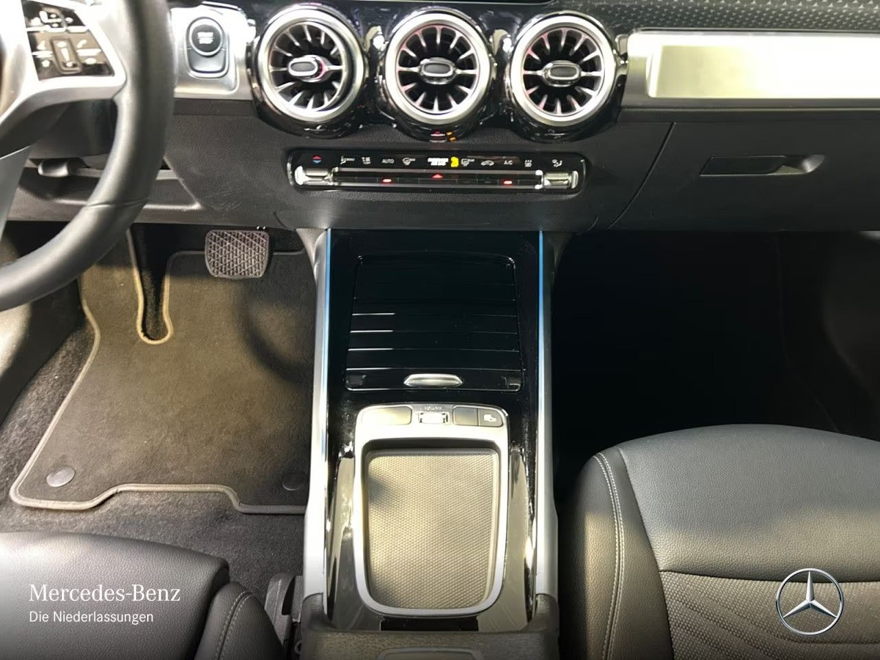 Gul Mercedes EQB250+ fra 2025