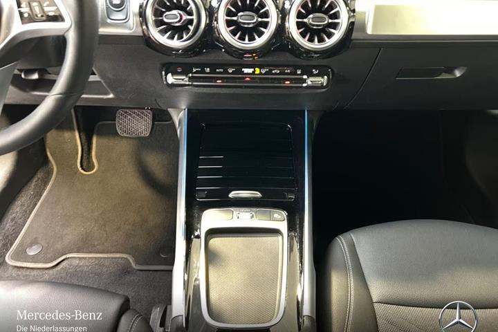 Gul Mercedes EQB250+ fra 2025