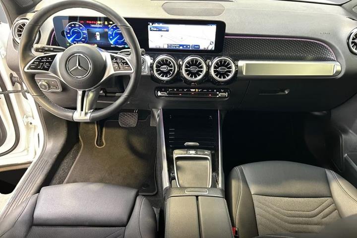 Gul Mercedes EQB250+ fra 2025