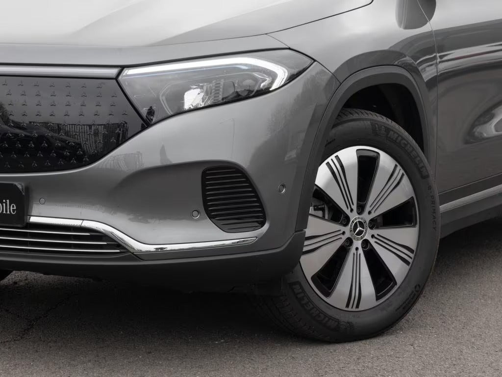 Grå Mercedes EQA300 fra 2024