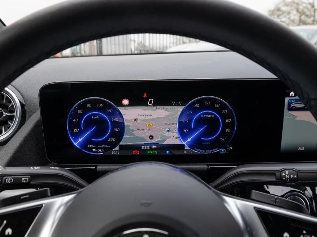 Grå Mercedes EQA300 fra 2024